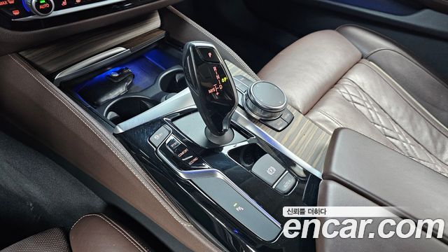 BMW 5-Series 2018 — photo 12
