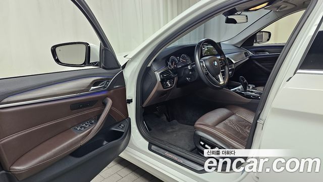 BMW 5-Series 2018 — photo 13
