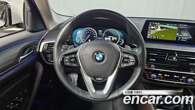 BMW 5-Series 2018 — photo 18