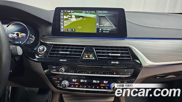 BMW 5-Series 2018 — photo 19