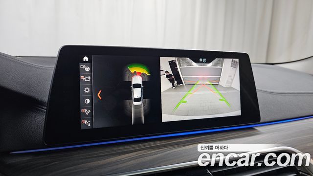 BMW 5-Series 2018 — photo 20