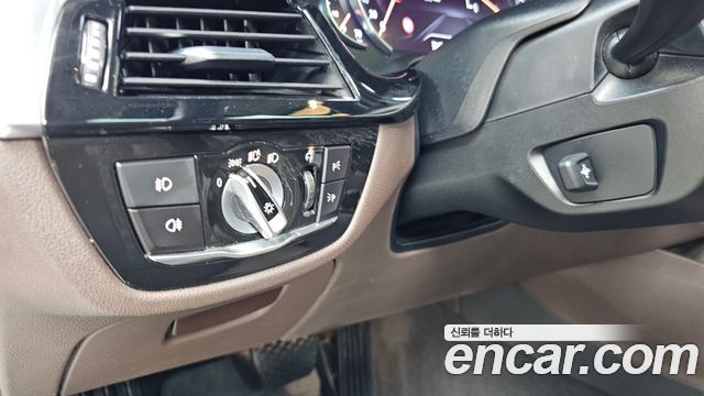 BMW 5-Series 2018 — photo 25