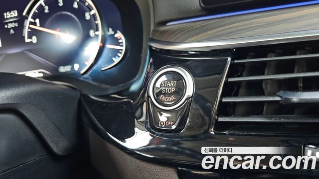 BMW 5-Series 2018 — photo 26