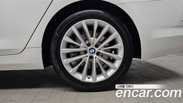 BMW 5-Series 2018 — photo 7