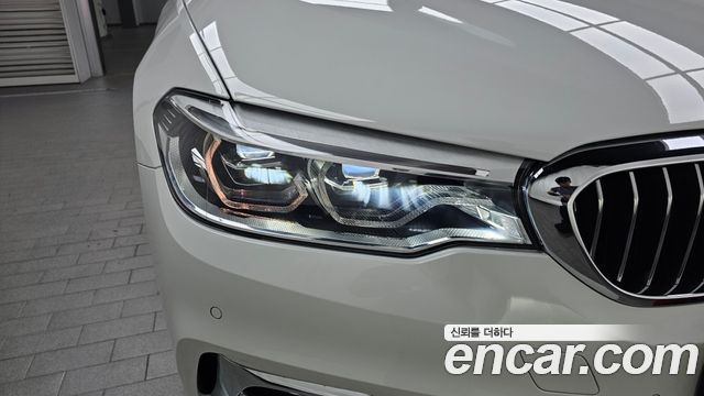 BMW 5-Series 2018 — photo 8