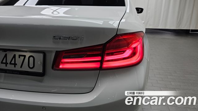 BMW 5-Series 2018 — photo 9