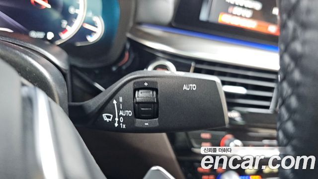 BMW 5-Series 2018 — photo 27