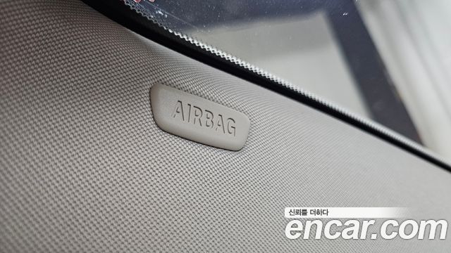 BMW 5-Series 2018 — photo 30