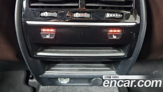 BMW 5-Series 2018 — photo 32