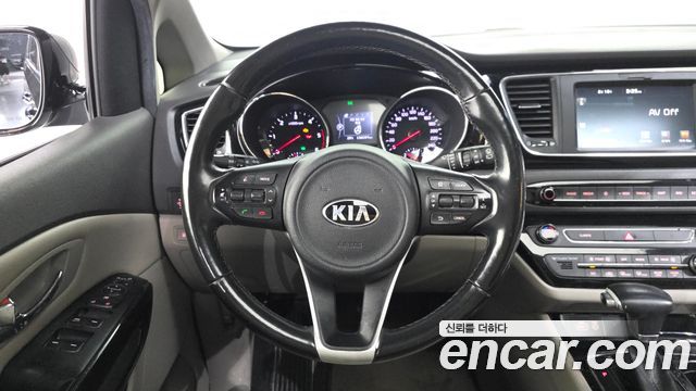 Kia Canival 2018 — photo 18