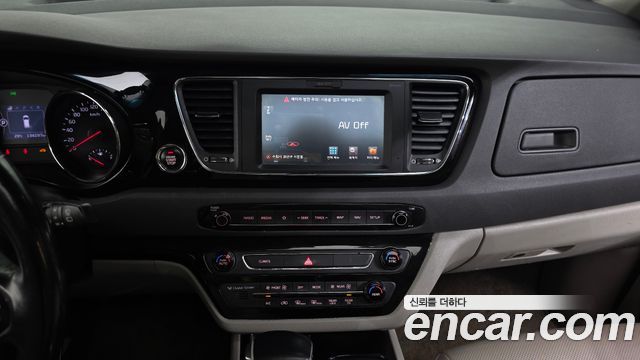 Kia Canival 2018 — photo 19