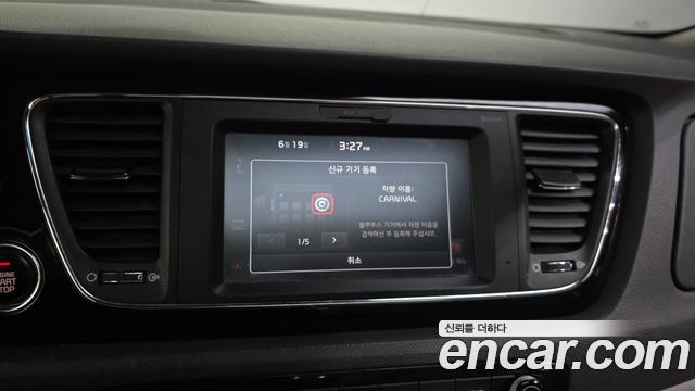 Kia Canival 2018 — photo 22
