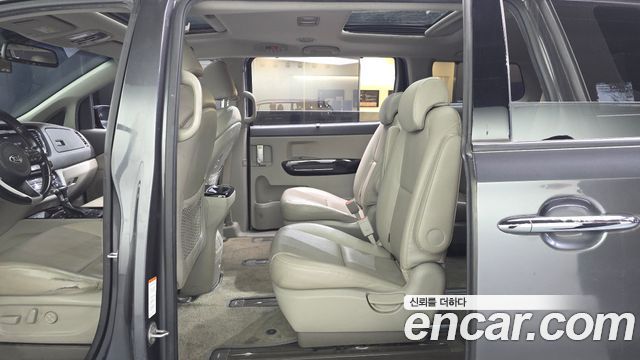 Kia Canival 2018 — photo 15
