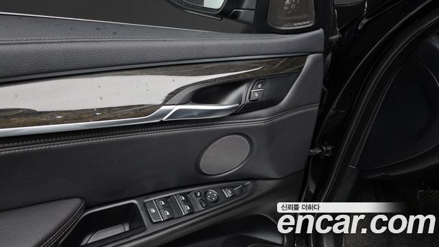 BMW X6 2018 — photo 28