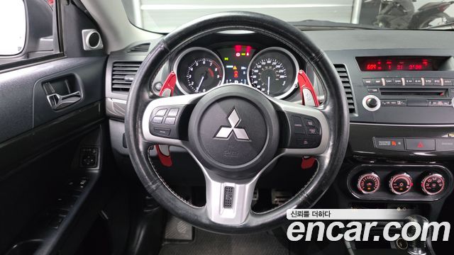 Mitsubishi Lancer Evolution 2010 — photo 12