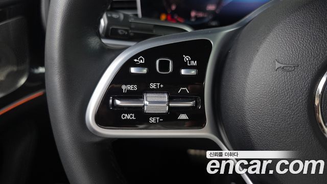 Mercedes-Benz GLE-Class 2021 — photo 29