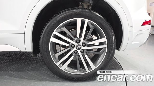 Audi Q5 2023 — photo 7