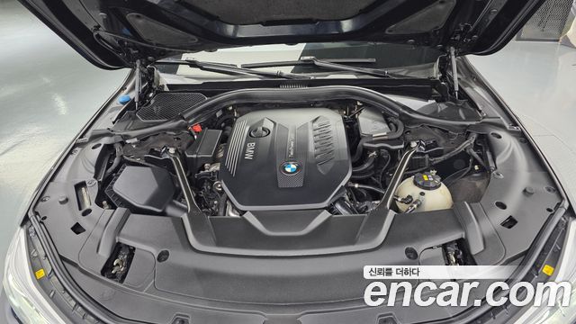 BMW 7-Series 2016 — photo 6
