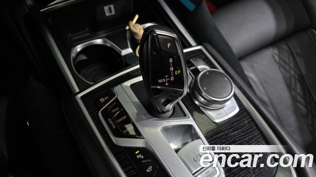 BMW 7-Series 2016 — photo 9
