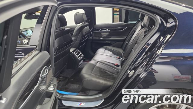 BMW 7-Series 2016 — photo 11