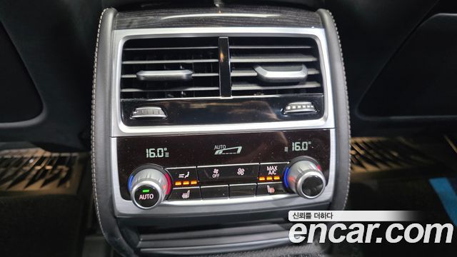 BMW 7-Series 2016 — photo 18