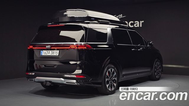 Kia Canival 2021 — photo 2