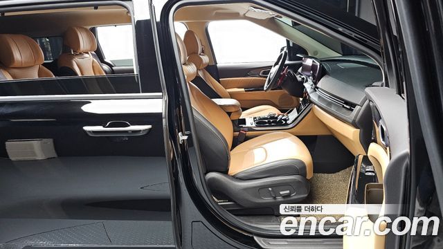 Kia Canival 2021 — photo 16