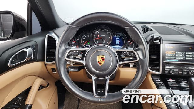 Porsche Cayenne 2016 — photo 13
