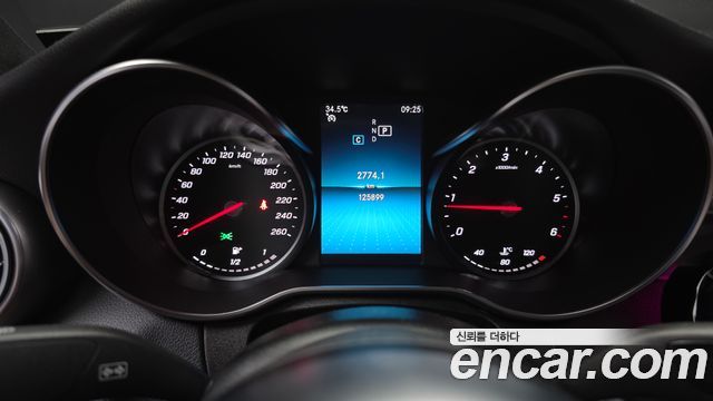 Mercedes-Benz C-Class 2019 — photo 11