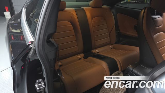 Mercedes-Benz C-Class 2019 — photo 17
