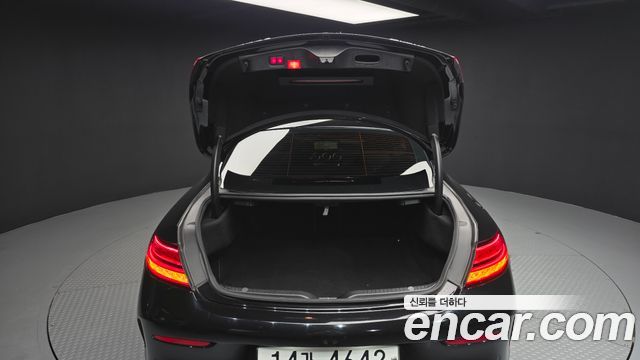 Mercedes-Benz C-Class 2019 — photo 26
