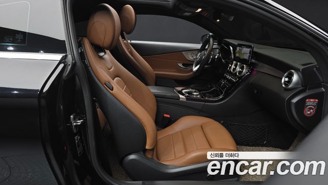 Mercedes-Benz C-Class 2019 — photo 16