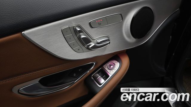 Mercedes-Benz C-Class 2019 — photo 28