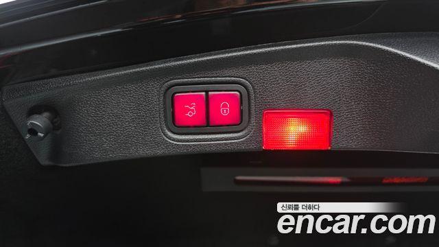 Mercedes-Benz C-Class 2019 — photo 31