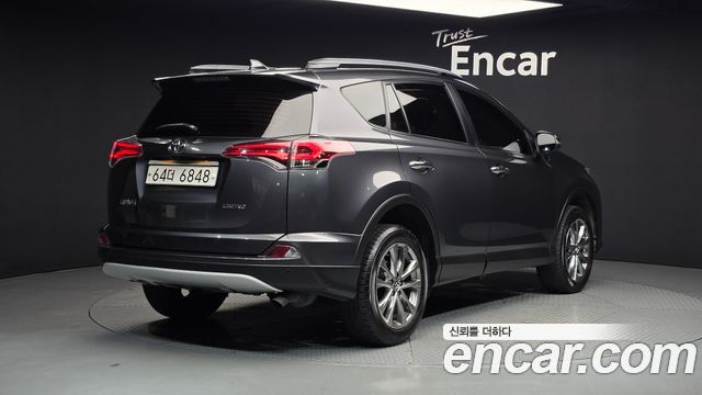 Toyota RAV4 2018 — photo 2