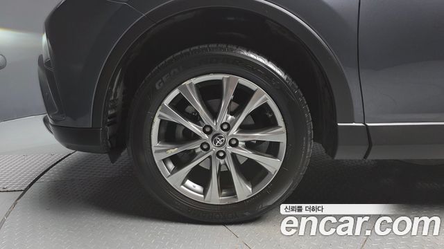 Toyota RAV4 2018 — photo 5