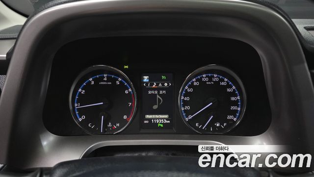 Toyota RAV4 2018 — photo 8