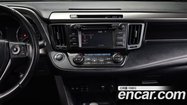 Toyota RAV4 2018 — photo 12