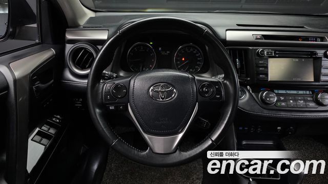 Toyota RAV4 2018 — photo 13