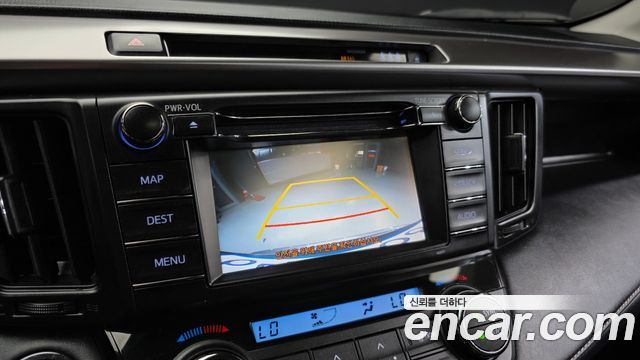 Toyota RAV4 2018 — photo 14