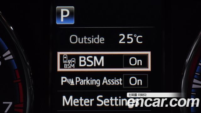 Toyota RAV4 2018 — photo 16