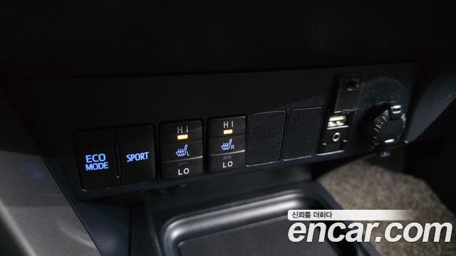 Toyota RAV4 2018 — photo 17