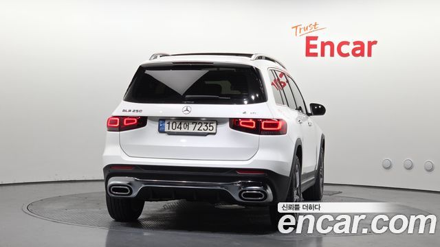 Mercedes-Benz GLB-Class 2022 — photo 4