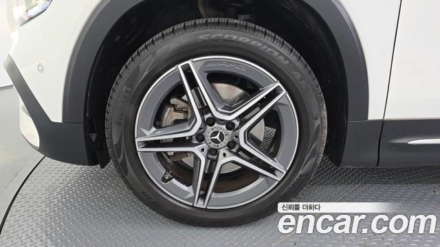 Mercedes-Benz GLB-Class 2022 — photo 5