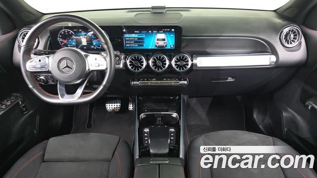 Mercedes-Benz GLB-Class 2022 — photo 10
