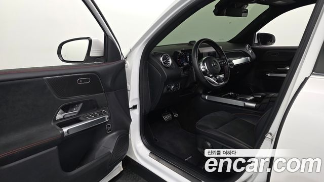 Mercedes-Benz GLB-Class 2022 — photo 13