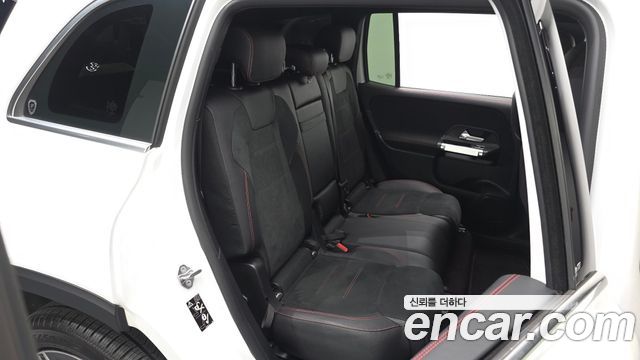 Mercedes-Benz GLB-Class 2022 — photo 18