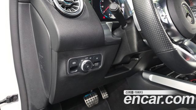 Mercedes-Benz GLB-Class 2022 — photo 19