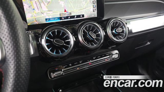 Mercedes-Benz GLB-Class 2022 — photo 23