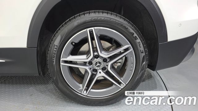 Mercedes-Benz GLB-Class 2022 — photo 7